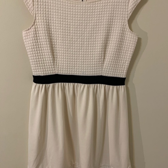 Xhilaration Short Sleeve Dress/ Tunic - Picture 4 of 7